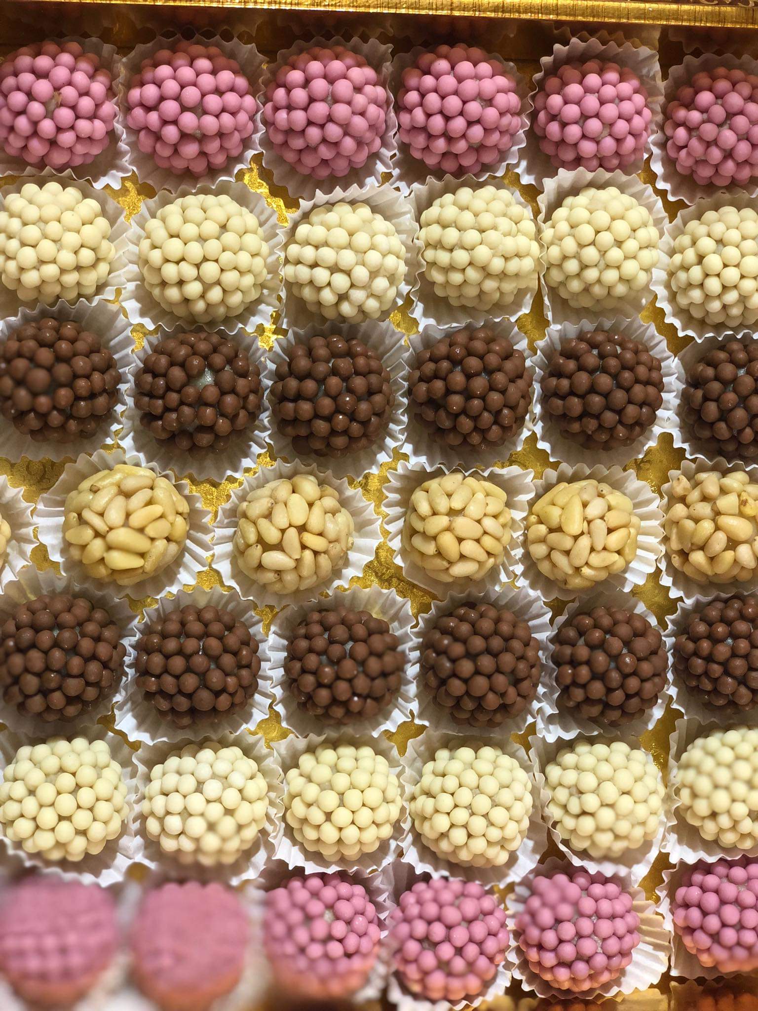 الحلويات التقليدية سانت هوبر بناشنهو photo